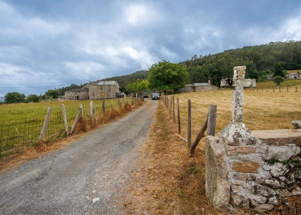 Galicia, Lugo, Ourol, country house, road entrance with cross