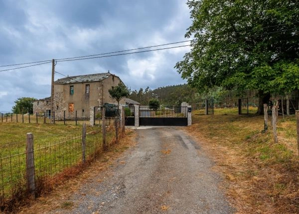Galicia, Lugo, Ourol, country house, road entrance 