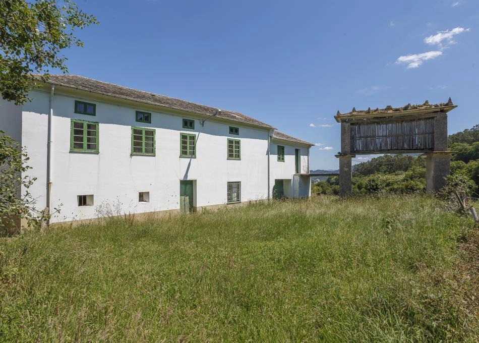  Galicia, Lugo, Mondoñedo, Country house view semi house from fields