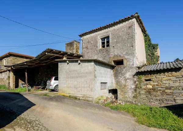 Galicia, La Coruña, Abegondo, granja, casa y garaje