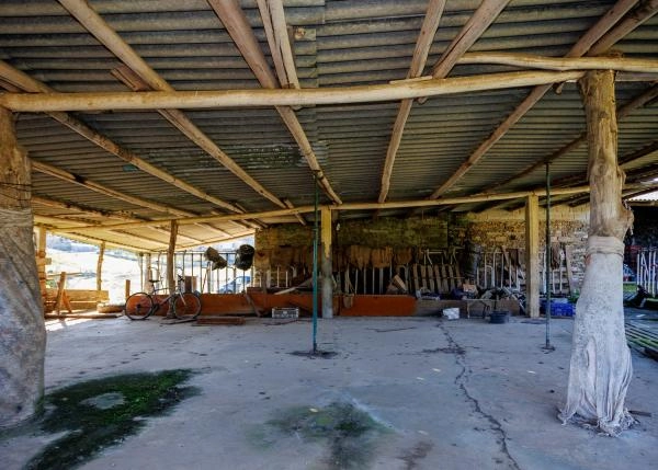 Galicia, La Coruña, Abegondo, granja, nave vacuno