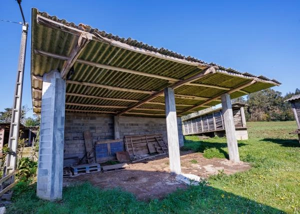 Galicia, La Coruña, Abegondo, granja, alpendre