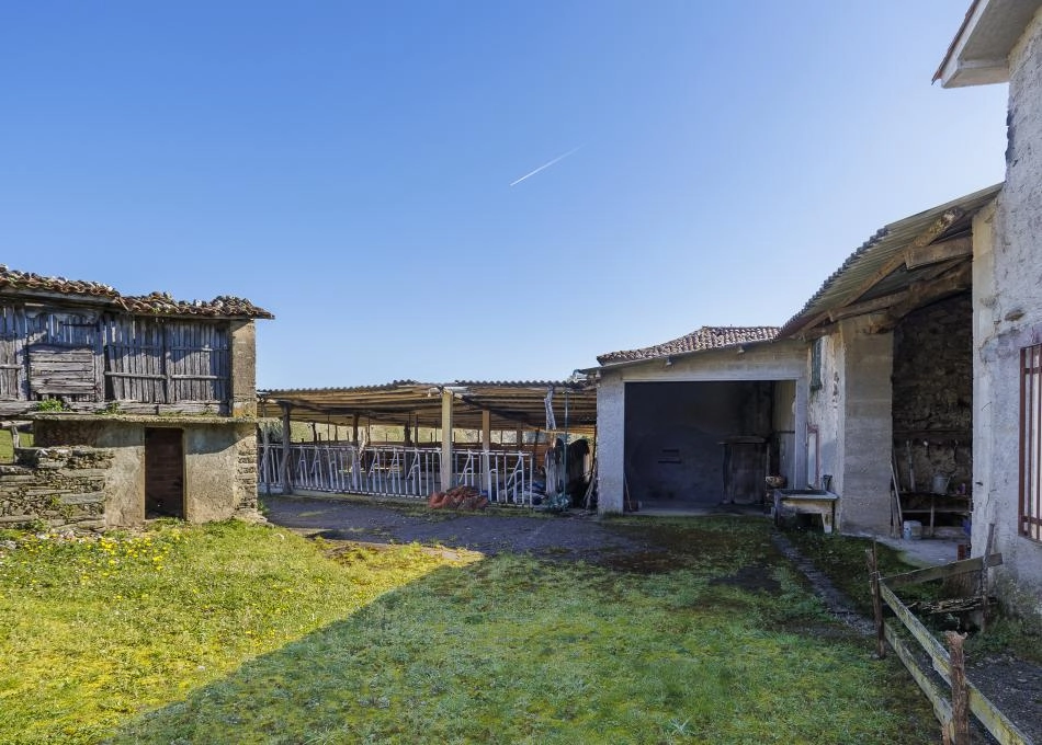  Galicia, Coruña, Abegondo, granja, patio