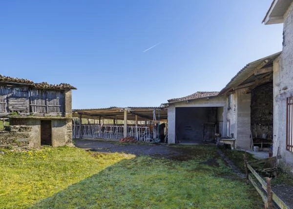  Galicia, Coruña, Abegondo, granja, patio