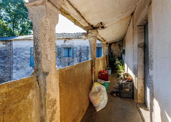 Galicia, Lugo, Outeiro de Rei, balconada