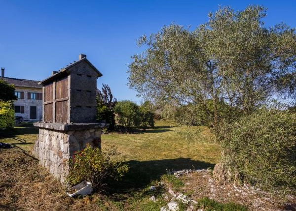 Galicia, Lugo, Guitiriz, casa vista desde horreo