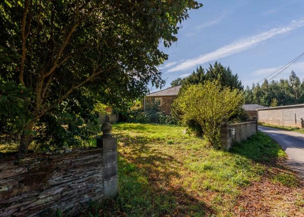 Galicia, Lugo, Castro de Rei, casa de campo, entrada a finca