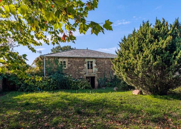 Galicia, Lugo, Castro de Rei, casa de campo vista de frente