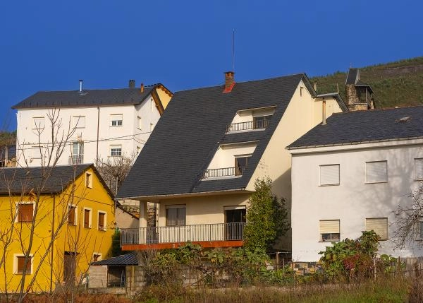 Leon, Bierzo, vista exterior de jardin