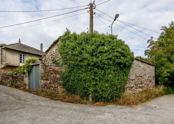 Galicia, Lugo, Picato, casa de campo, desde pajares