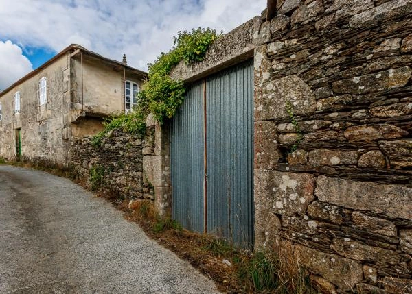 Galicia, Lugo, Picato, casa de campo, entrada a jardin
