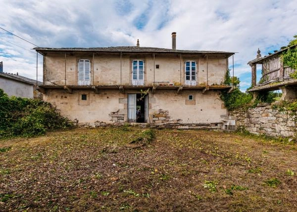52-Picato-casa-labranza-gallega-con-horreo-y-horno-de-lena-exterior-650782e3a47de