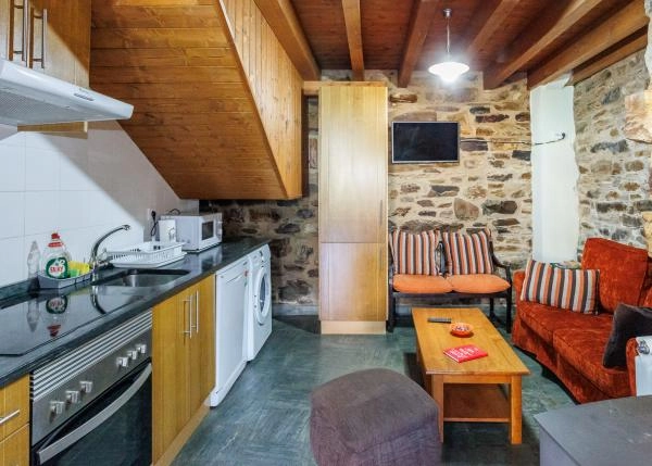  Galicia, Lugo, Pobra de Brollon, Pueblo, cocina,  5