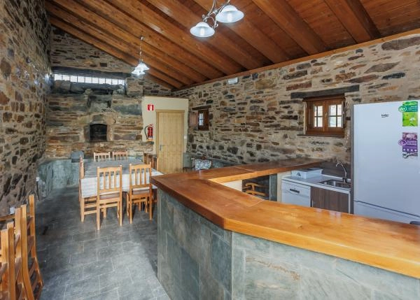  Galicia, Lugo, Pobra de Brollon, Pueblo, bar 1