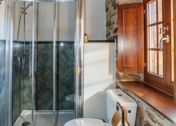  Galicia, Lugo, Pobra de Brollon, Pueblo, baño 3