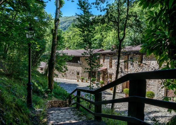 Asturias, Alles, hotel rural, vista de frente