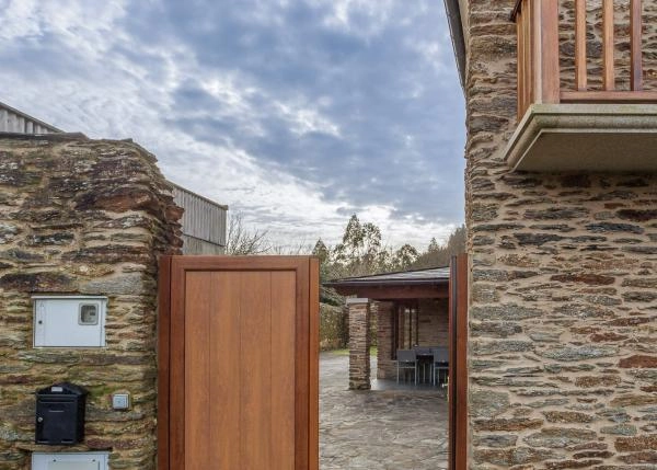 Galicia. Coruña, Mañon, casa de campo, puerta principal