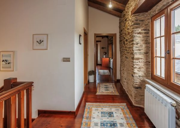 Galicia. Coruña, Mañon, casa de campo, pasillo 