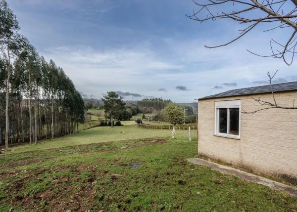 Galicia. Coruña, Mañon, casa de campo, leñera