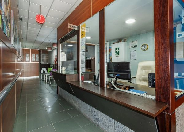 1975-Galicia, O Pino, albergue peregrinos, oficina 1