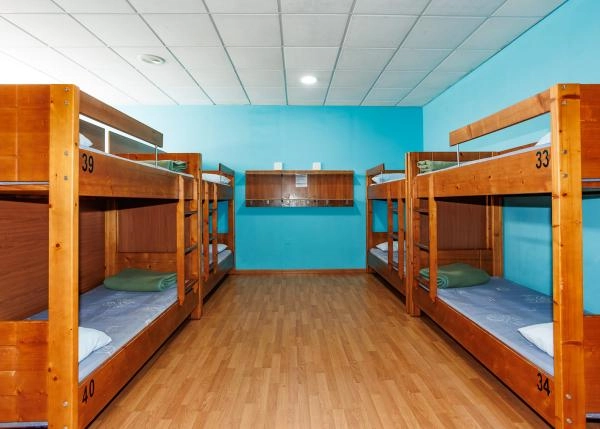 1975-Galicia, O Pino, albergue peregrinos, bedroom 4