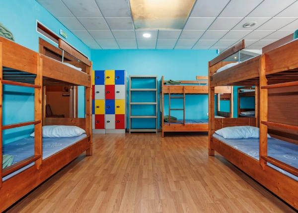 1975-Galicia, O Pino, albergue peregrinos, bedroom 3