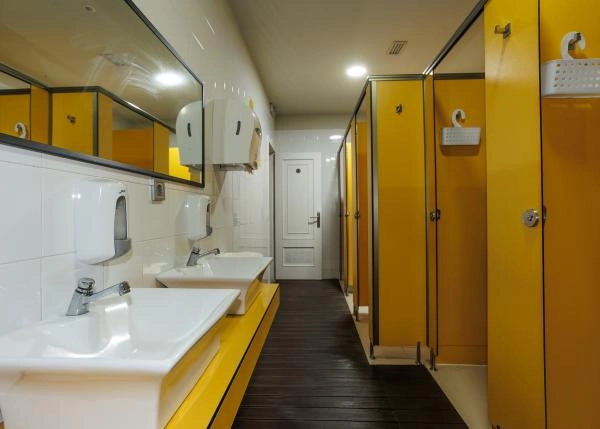 1975-Galicia, O Pino, albergue peregrinos, Baño 2