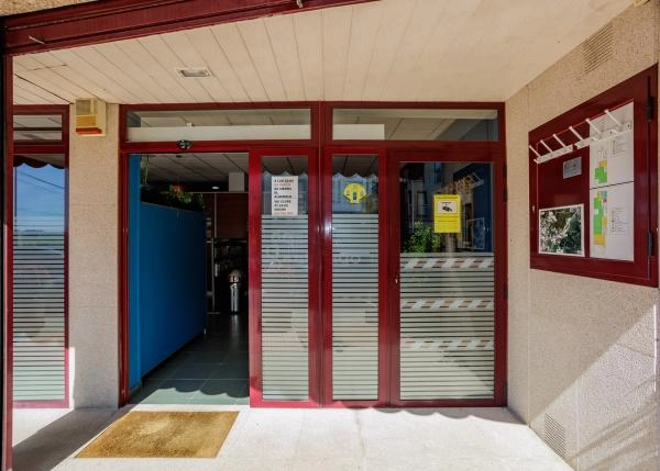 1975-Galicia, O Pino, albergue peregrinos, entrada principal