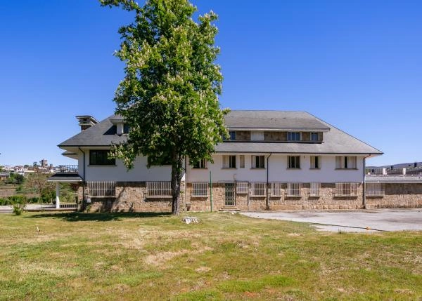  Galicia, Ourense, casa de campo, vista desde atras 1