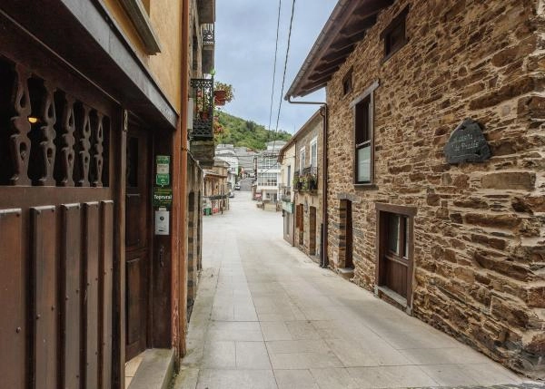 Galicia, Lugo, Navia de Suarna, garaje casa de campo