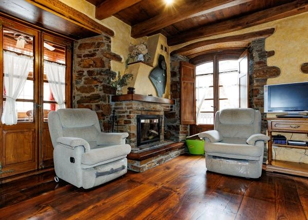 Galicia, Lugo, Navia de Suarna, comedor / salon casa de campo