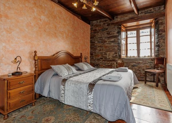 Galicia, Lugo, Navia de Suarna, habitacion 3 casa de campo