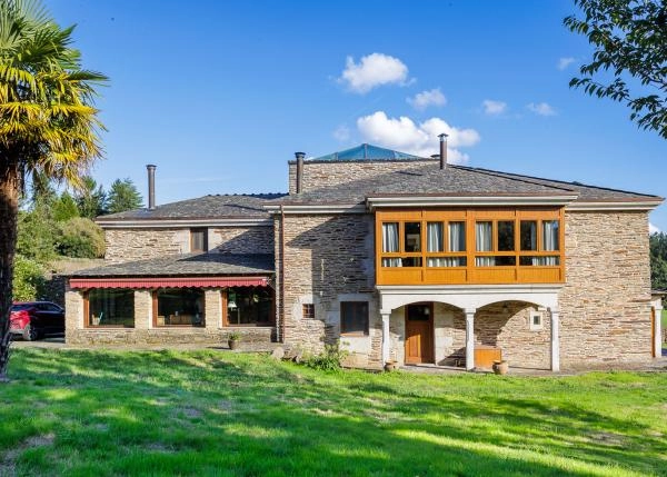 Galicia. Lugo, house with pool, 2