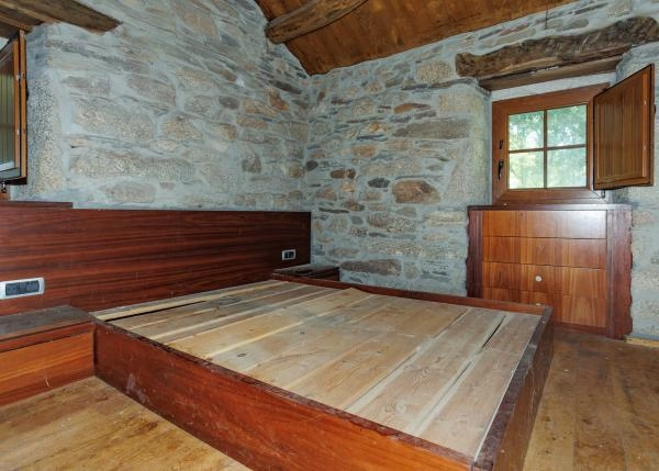  Galicia, Lugo; Begonte, bedroom