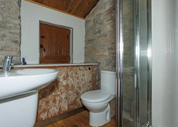  Galicia, Lugo; Begonte, bathroom 2