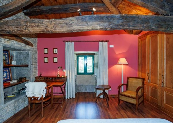 Galicia, Lugo, Cospeito, habitacion roja