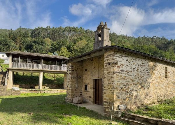 2107-Galicia, Lugo, Pontenova, capilla 