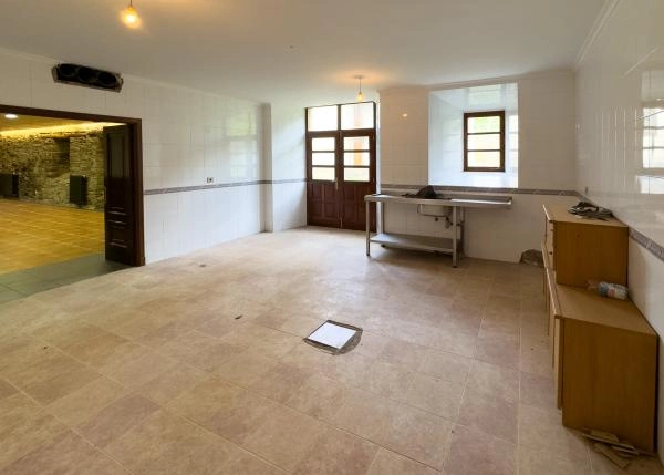 2107-Galicia, Lugo, Pontenova, cocina 1