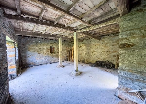 Galicia, Lugo, a Pontenova, garaje 1